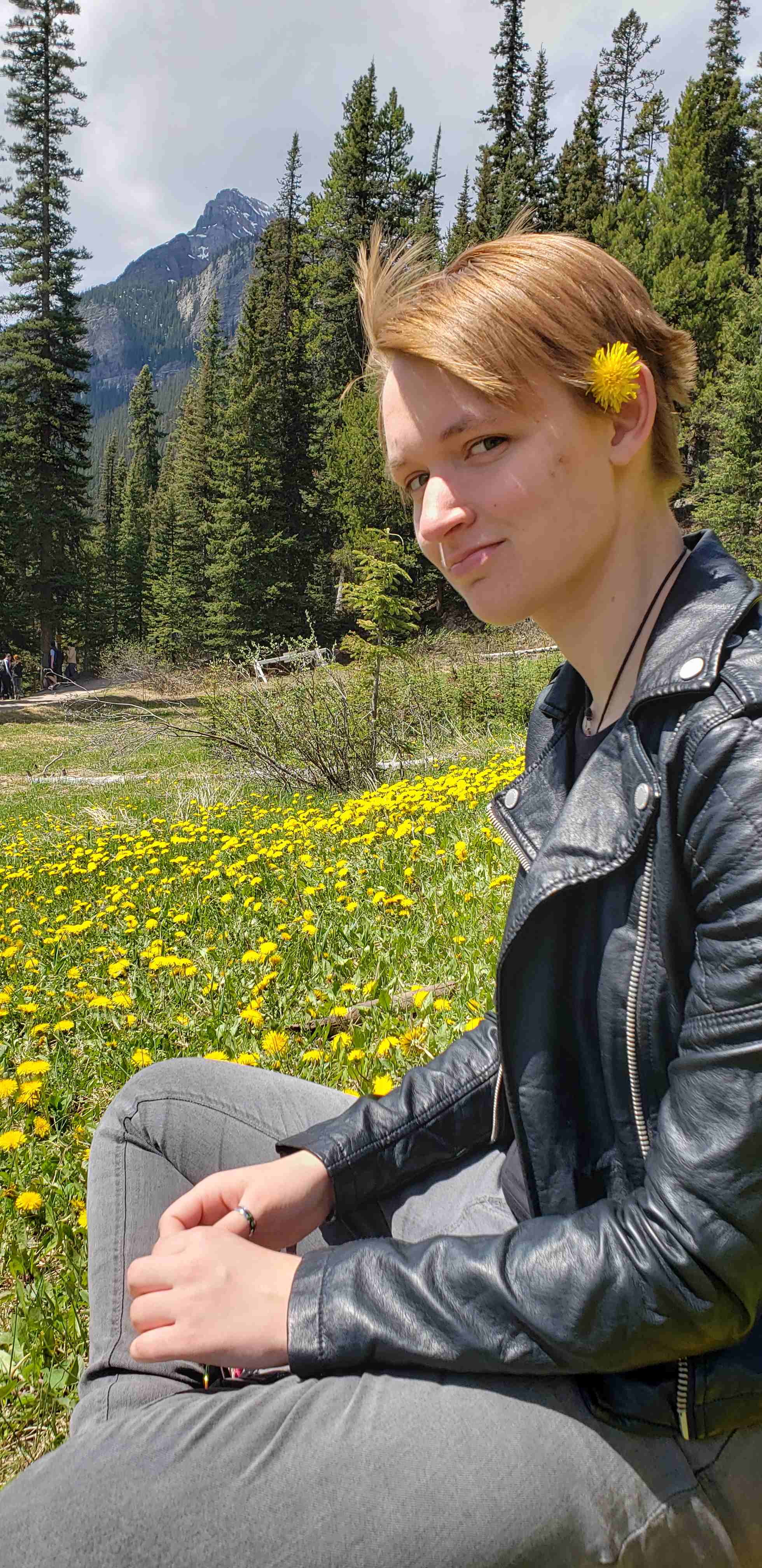 2019-06-04 LAke Louis Cate dandolion.jpg